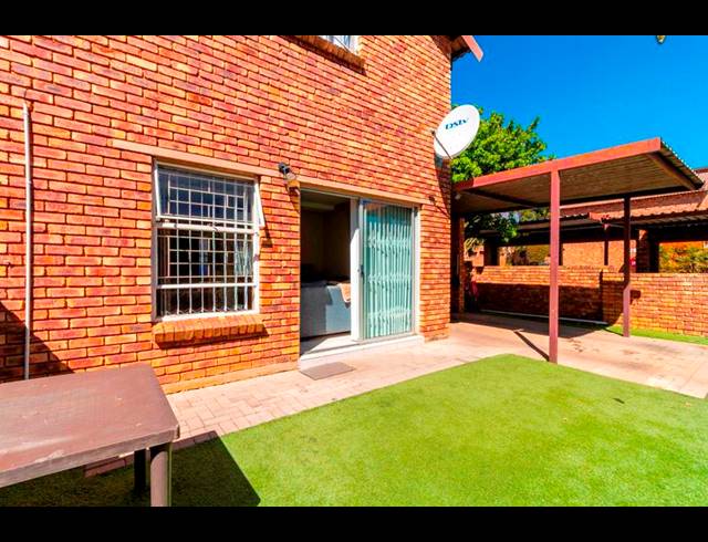 3 BEDROOM TOWNHOUSE FOR SALE IN WILGEHEUWEL